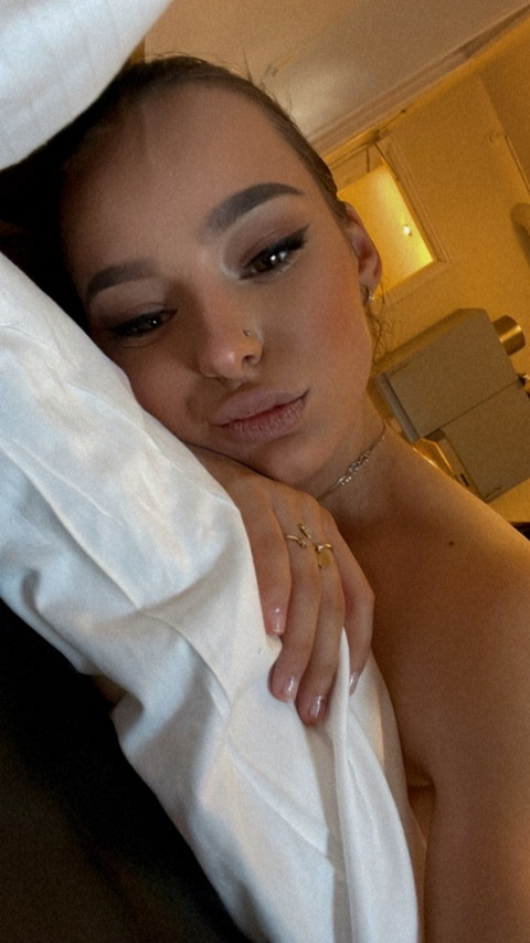anne_mary_11 onlyfans leaked picture 1