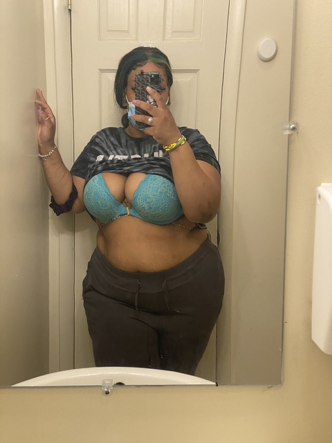 issatinyalieng onlyfans leaked picture 1