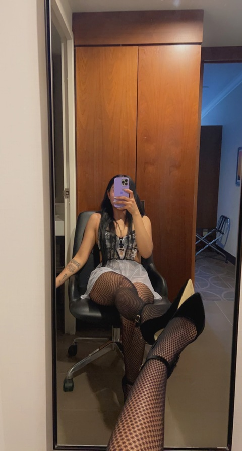 stephaniepg onlyfans leaked picture 2