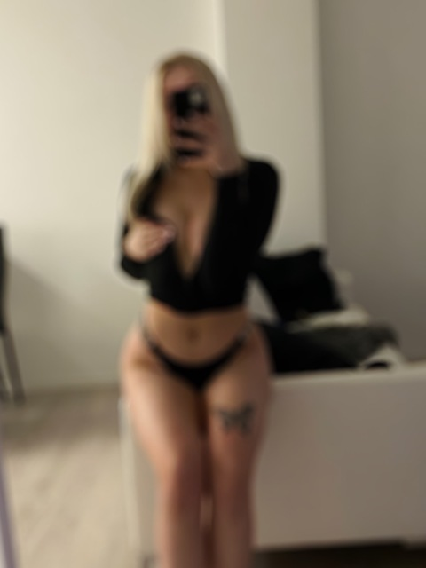 venlameri onlyfans leaked picture 1